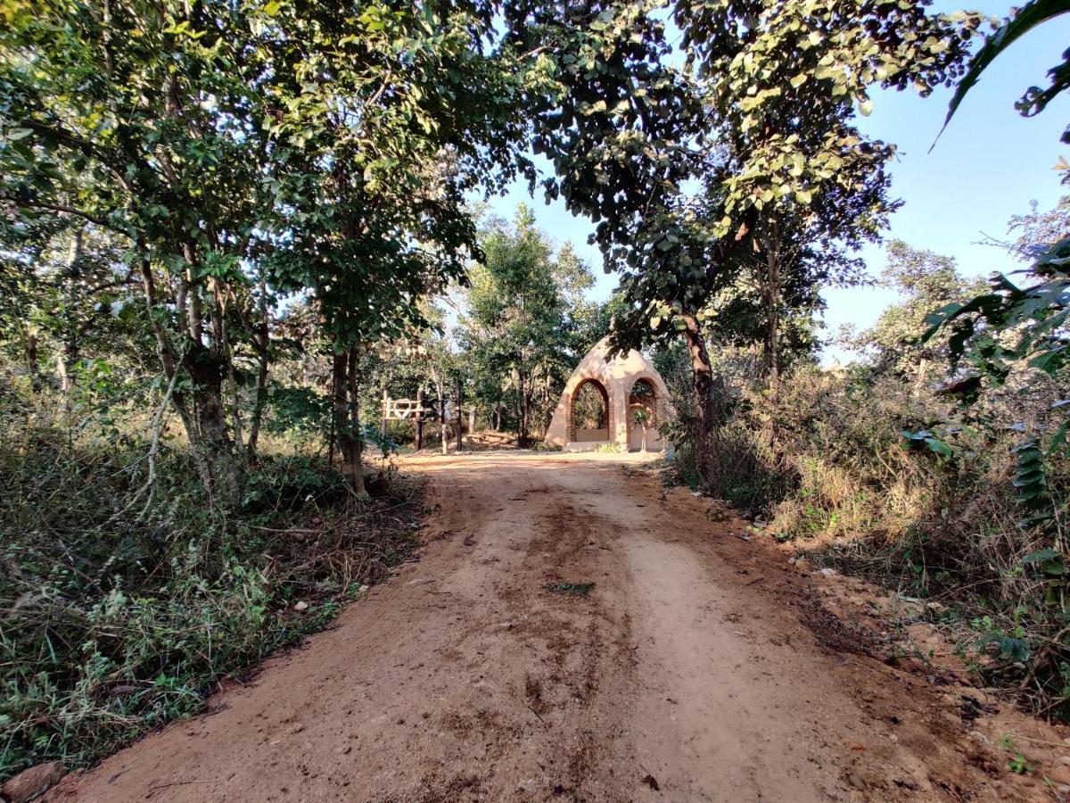 Surwahi Social Ecoestate Kanha Apartment Luaran gambar