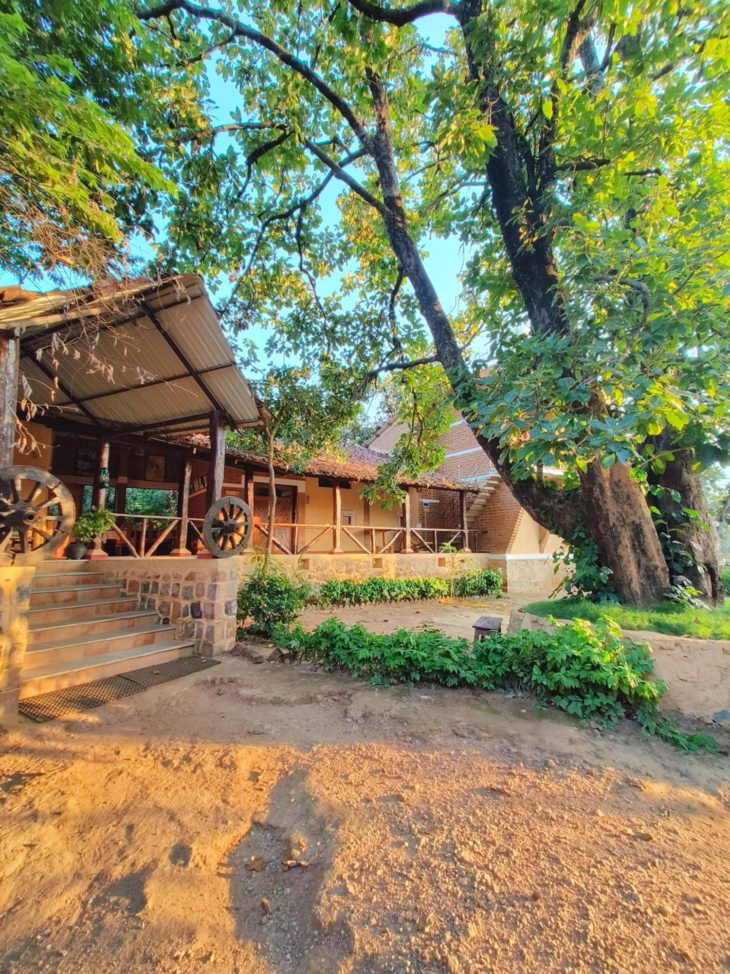 Surwahi Social Ecoestate Kanha Luaran gambar